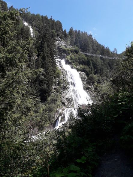 Voglio descrivere questa bella cascata